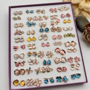 Western monalisa stone earring
(Mix of 2 pair)