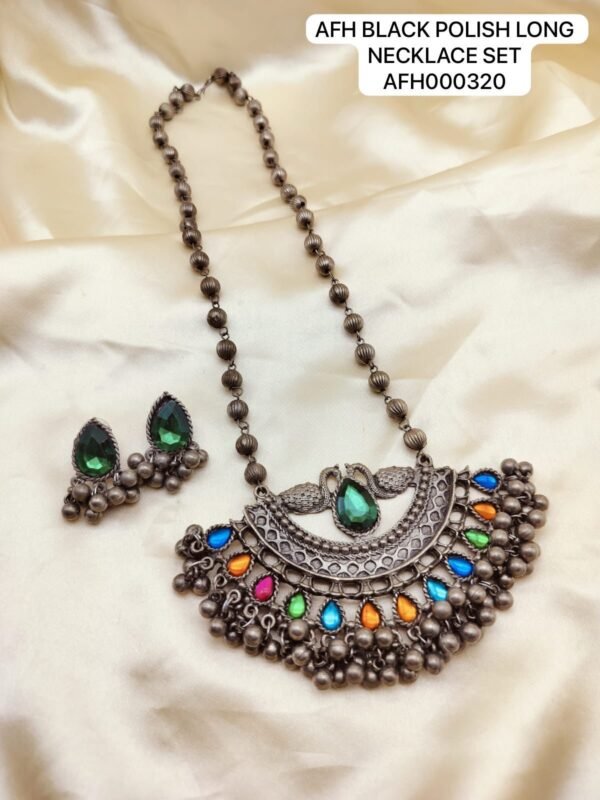 Black polish long necklace