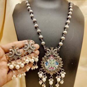 Black polish digital print necklace