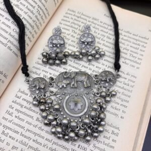 Black polish choker