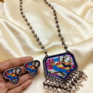 Black polish digital Necklace