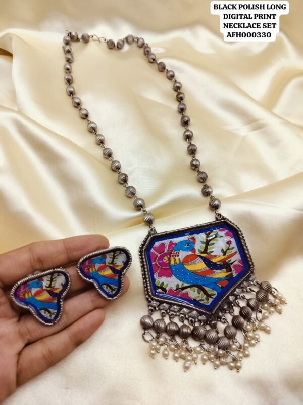 Black polish digital Necklace