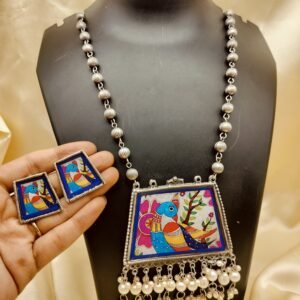 Black polish digital Necklace