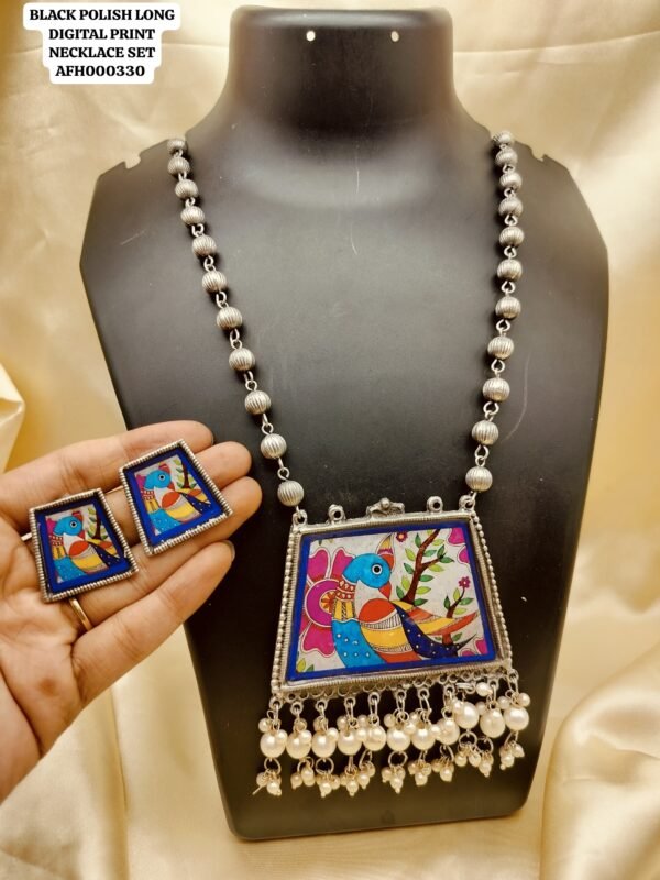 Black polish digital Necklace