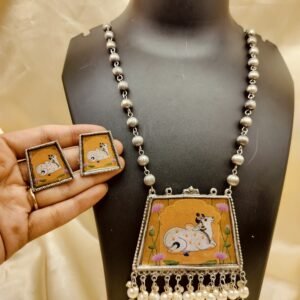 Black polish digital Necklace