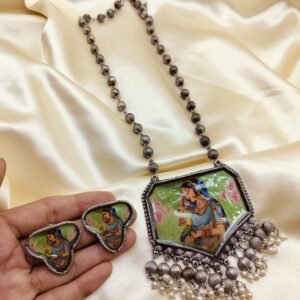 Black polish digital Necklace