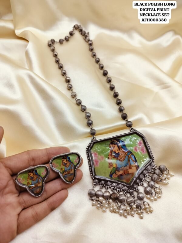 Black polish digital Necklace