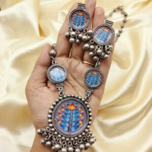Black polish digital Necklace