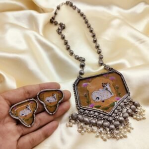 Black polish digital Necklace