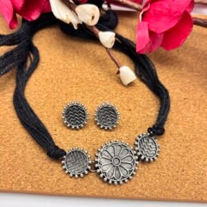 Black polish choker