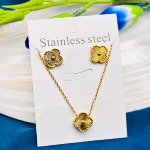 Anti Tarnish Clover Necklace